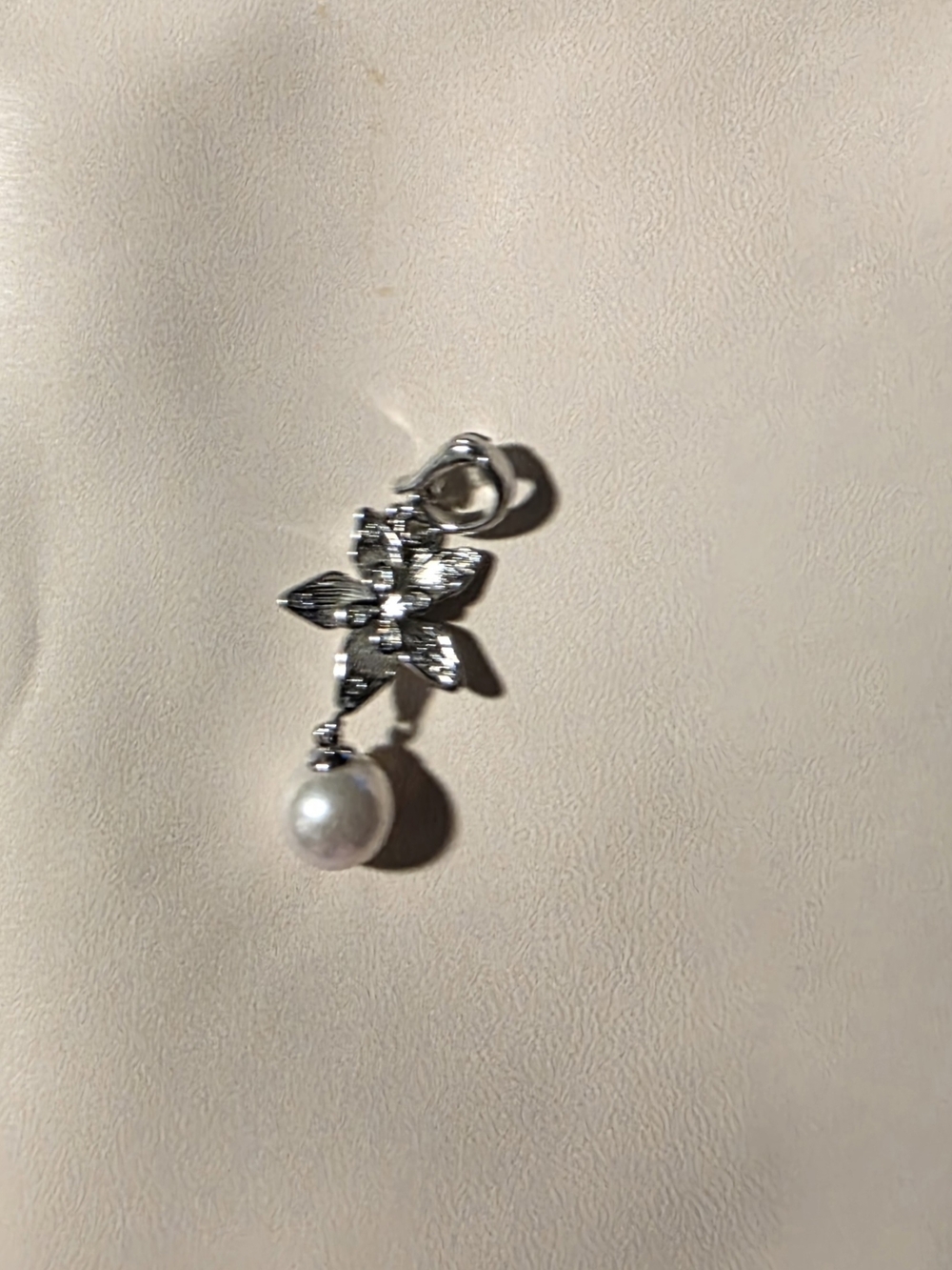 White Akoya Pendant With  Silver Universal Clasp